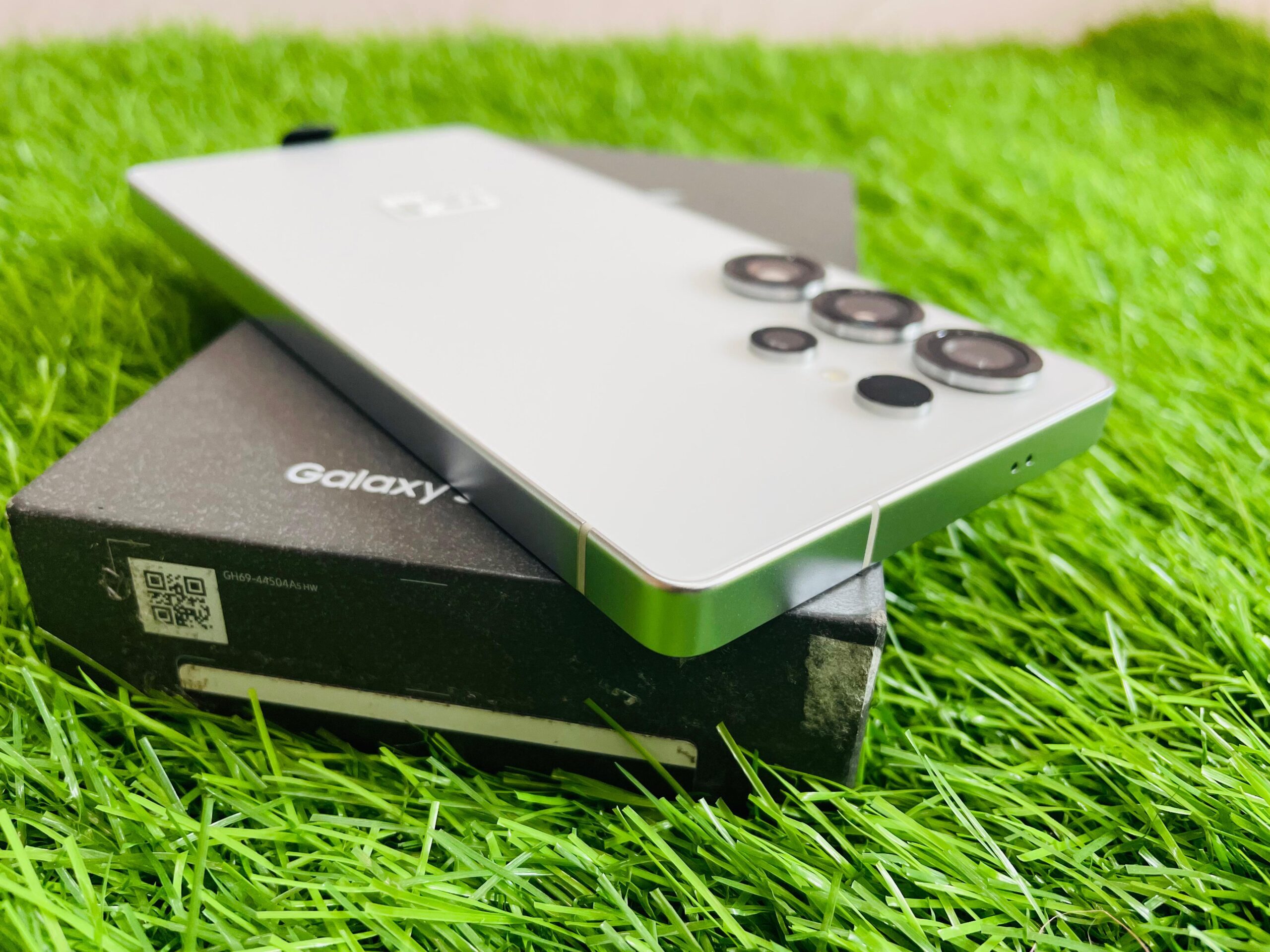 Samsung Galaxy S25 Ultra 5G AI Smartphone (Titanium Whitesilver